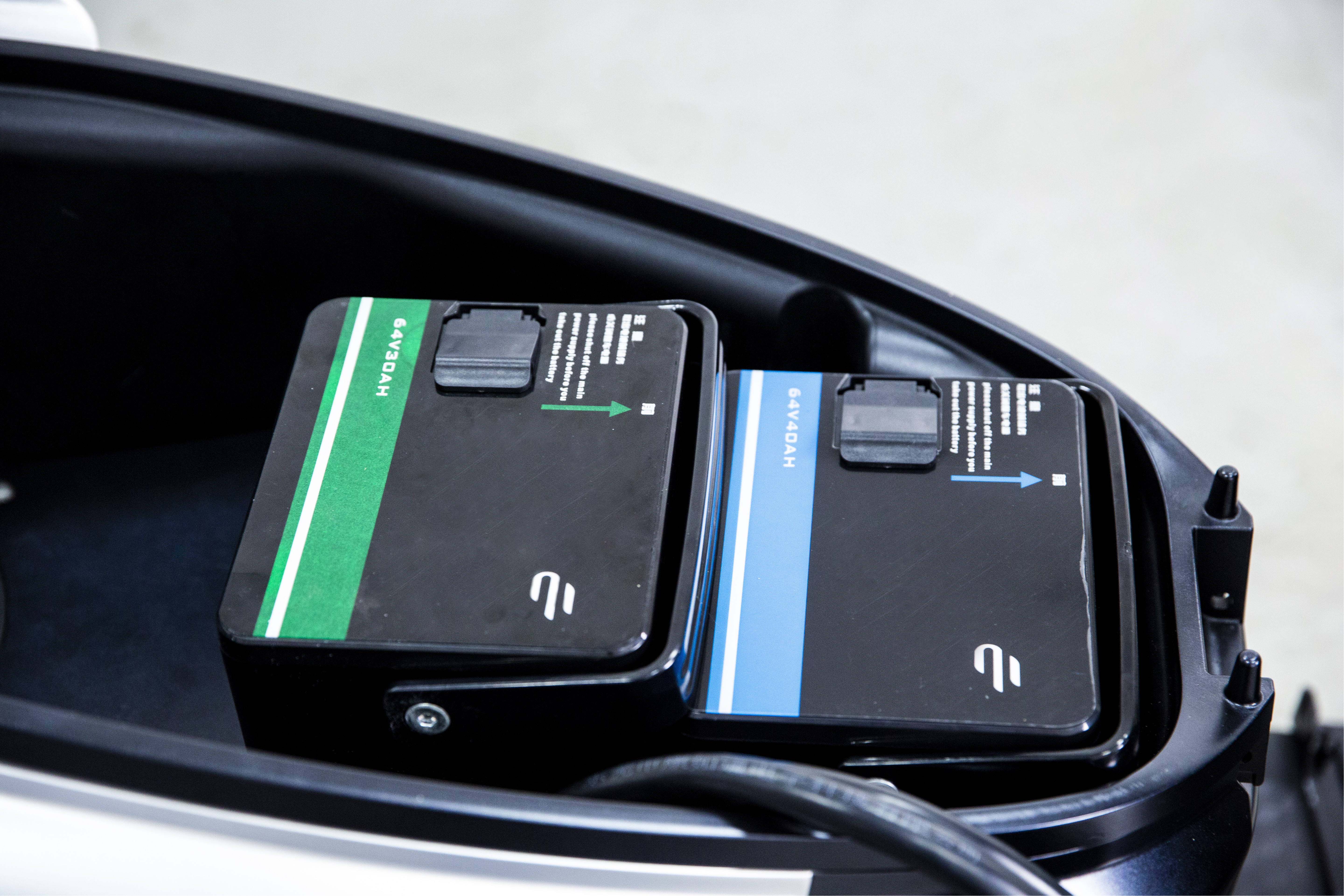 ECOOTER E1R 4000W 64V 40Ah 75km/h schwarz